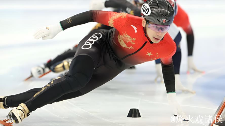刘少昂惊艳逆袭,中国短道队摘得新赛季首枚金牌 刘少昂惊艳逆袭,中国短道队摘得新赛季首枚金牌