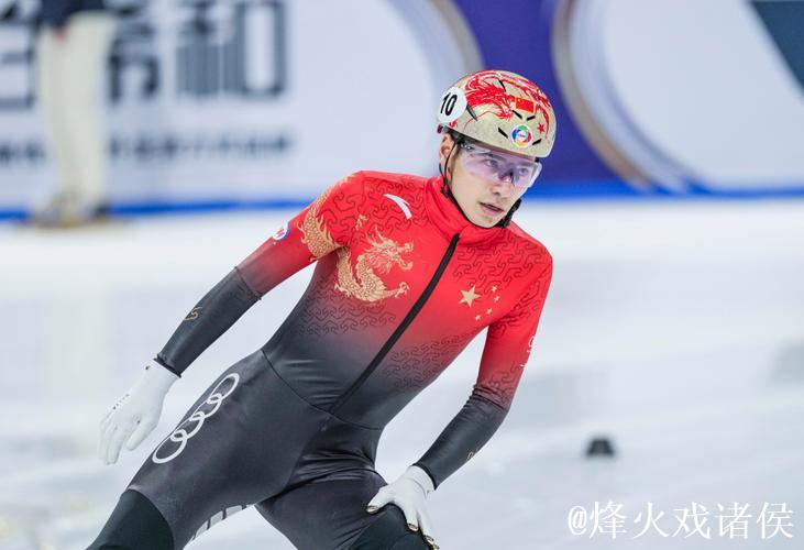 刘少昂惊艳逆袭,中国短道队摘得新赛季首枚金牌 刘少昂惊艳逆袭,中国短道队摘得新赛季首枚金牌